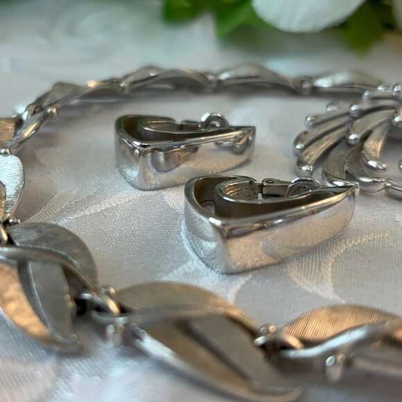 CROWN TRIFARI NECKLACE, BROOCH & EARRING COLLECTION - Picture 4 of 11